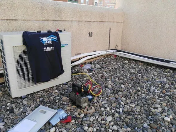 Unidad exterior instalada en cubierta