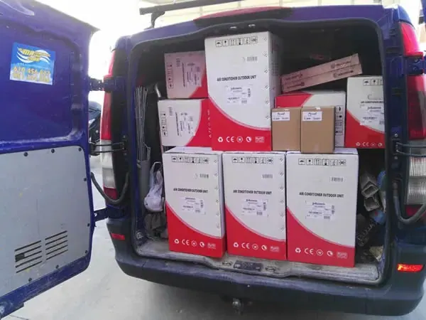 Material y equipos cargados para una instalación
